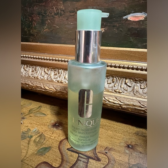 Clinique - Liquid Facial Soap Oily Skin Formula Clinique Liquid Facial Soap - Picture 2 of 2